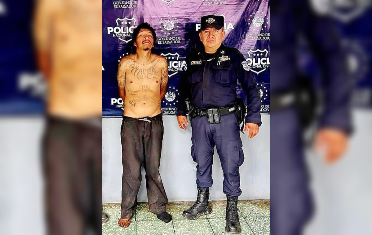 La Policía Nacional Civil (PNC) capturó a Jaime Oswaldo Cortez Gutiérrez, alias "Monge", un gatillero de la 18S con antecedentes delictivos desde 2002. Fue detenido en Sonsonate Centro durante un patrullaje preventivo y será procesado por homicidio en grado de tentativa, lesiones, robo y agrupaciones ilícitas. Foto: PNCSV.