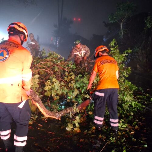 Un estudio del PNUD y el MARN revela que El Salvador registra pérdidas por clima de $73 millones anuales, principalmente en agricultura, transporte y vivienda. La NDC 3.0 y la Resiliencia Comunal son clave para reducir el impacto. Foto: @PROCIVILSV.