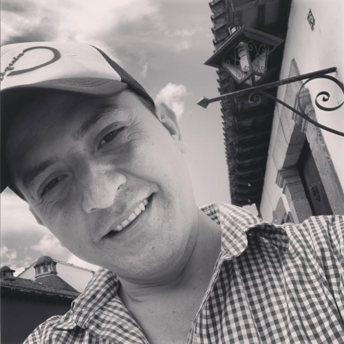 El alcalde de Masagua, Nelson Marroquín, fue asesinado a balazos durante un desfile navideño en la aldea Obero, Escuintla. El ataque, ocurrido el 6 de diciembre de 2025, dejó al país en estado de alarma por la violencia contra autoridades. Foto: nelsonmarroquin._.