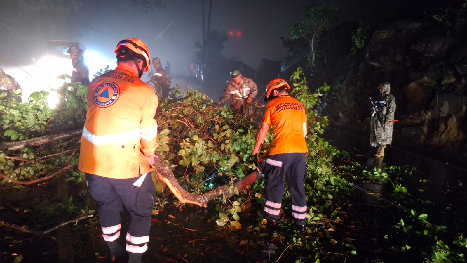 Un estudio del PNUD y el MARN revela que El Salvador registra pérdidas por clima de $73 millones anuales, principalmente en agricultura, transporte y vivienda. La NDC 3.0 y la Resiliencia Comunal son clave para reducir el impacto. Foto: @PROCIVILSV.