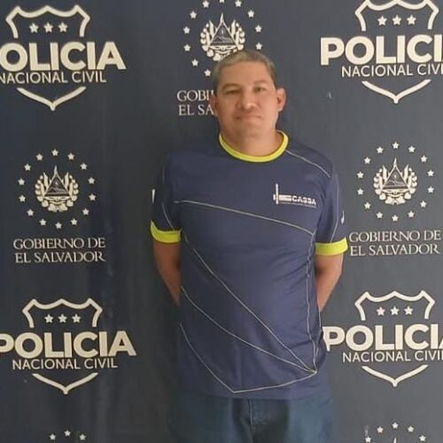 José Adán Vásquez Rosa, de 45 años, fue capturado tras arrollar con un tractor a una mujer que recolectaba caña de azúcar en San Miguel Centro. La víctima falleció y el conductor será procesado por homicidio culposo. Foto: PNCSV.
