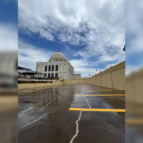 Descubre las opciones de estacionamiento centro histórico de San Salvador con servicio 24/7 y horario extendido. Conoce los cinco parqueos habilitados, incluyendo el Morazán, El Rosario y España, con tarifa única para visitar la Villa Navideña.