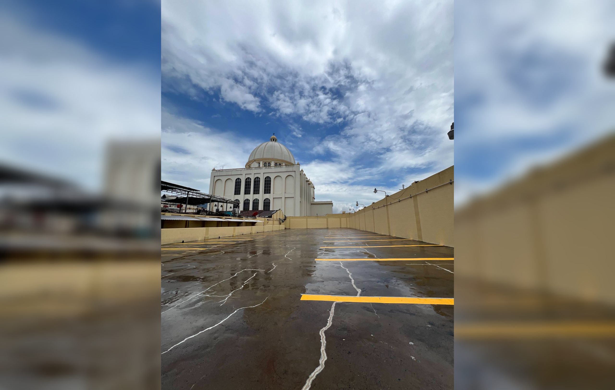 Descubre las opciones de estacionamiento centro histórico de San Salvador con servicio 24/7 y horario extendido. Conoce los cinco parqueos habilitados, incluyendo el Morazán, El Rosario y España, con tarifa única para visitar la Villa Navideña.