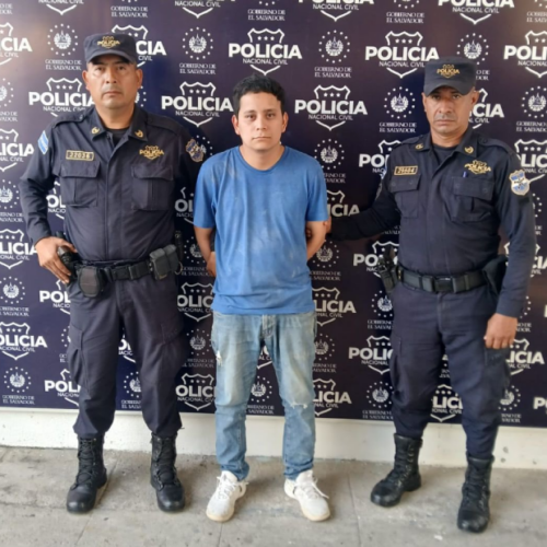 La Policía Nacional Civil (PNC) capturó a tres pandilleros con antecedentes delictivos en diferentes puntos del país, acusados de tráfico de drogas, porte ilegal de armas y lesiones. Foto: PNCSV.