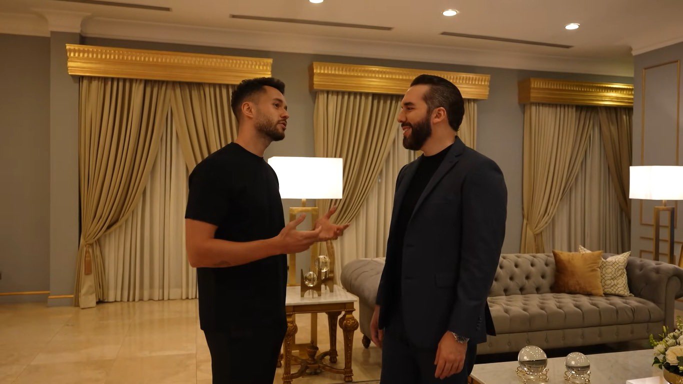 El presidente Nayib Bukele recibió a TheGrefg para discutir el fin del monopolio informativo y el ascenso de los creadores de contenido como nuevo canal directo con la población, superando a los medios tradicionales. Foto: @Nayibbukele.