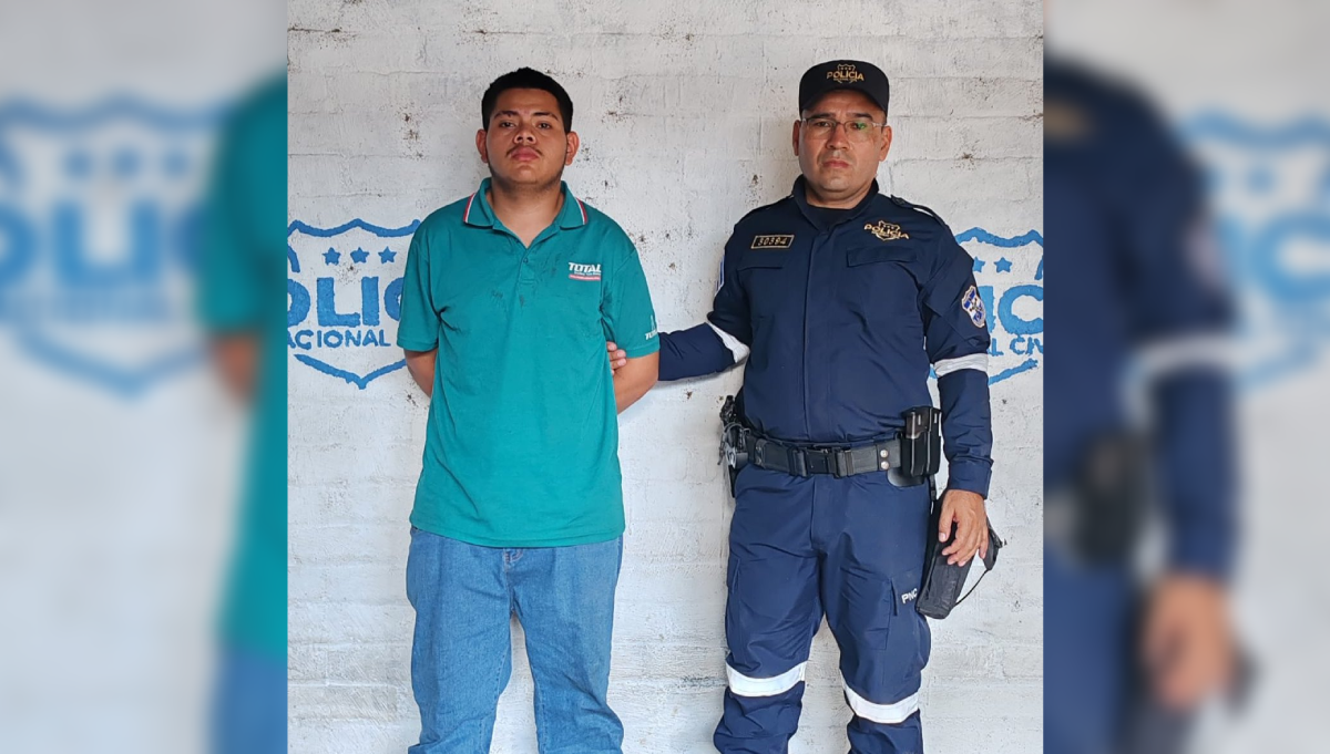 Un joven de 19 años sin licencia arrolló a una niña de 5 años y derribó un muro tras conducir a velocidad inadecuada en Metapán. Foto: PNCSV.
