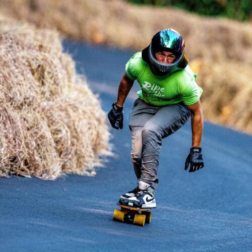 El Salvador es sede del World Downhill Skateboarding Championship, atrayendo a más de 120 competidores internacionales al circuito de La Libertad. Foto: @SecPrensaSV
