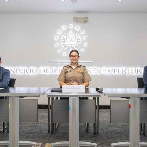 Mined y Finlandia acuerdan prevenir acoso y violencia escolar con intercambio de experiencias y tecnología. ¿Un paso clave para las aulas? Foto: Mined / X