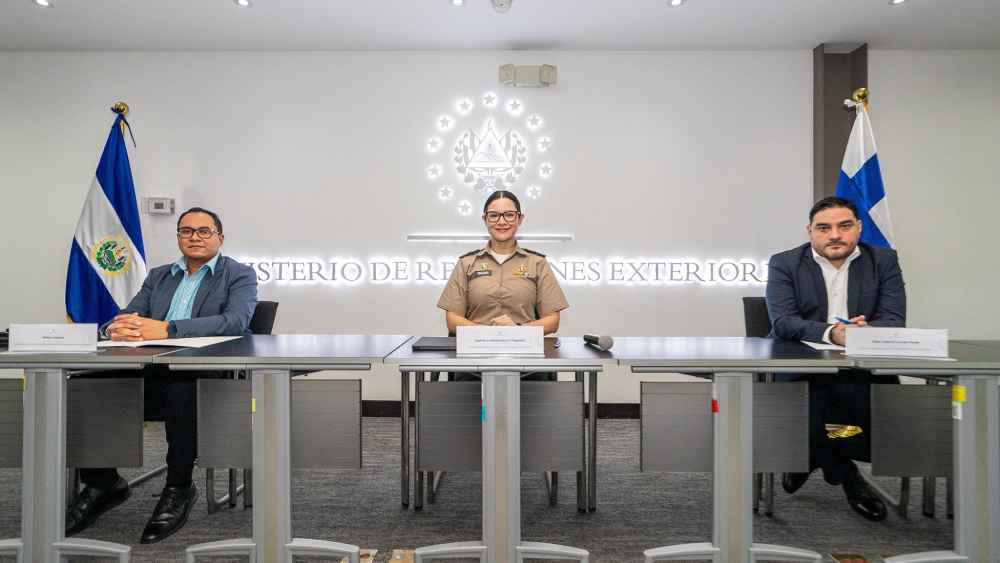 Mined y Finlandia acuerdan prevenir acoso y violencia escolar con intercambio de experiencias y tecnología. ¿Un paso clave para las aulas? Foto: Mined / X