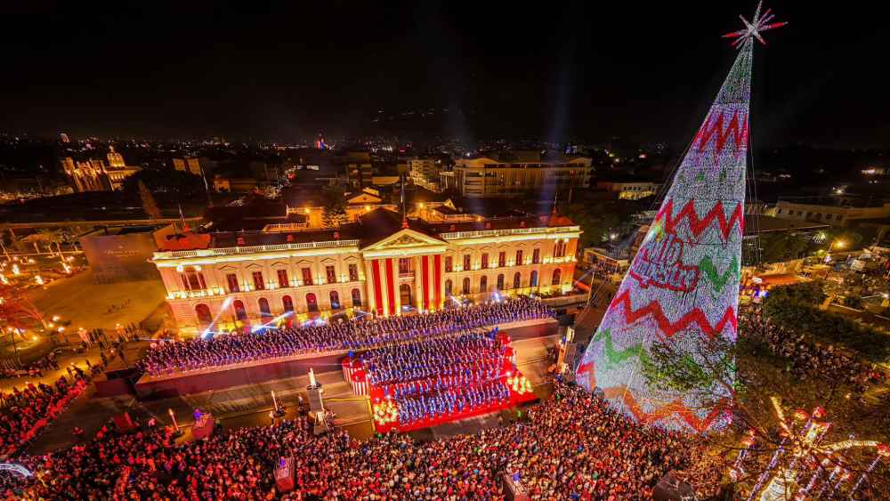 El Centro Histórico de San Salvador estrenará villa navideña con horario de 10 am a medianoche. El presidente Bukele hará el anuncio oficial esta semana y habrá actividades gratuitas para todas las edades. Foto: Archivo