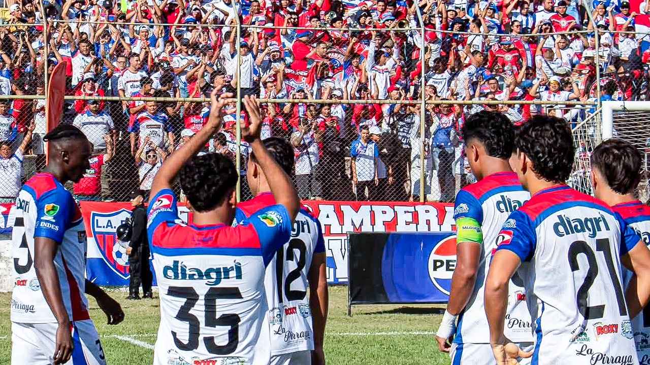 El conjunto pampero, CD Luis Ángel Firpo, mostró solidez defensiva y contundencia en el ataque, aprovechando al máximo la localía. Foto: @cdlafirpo_sv / X