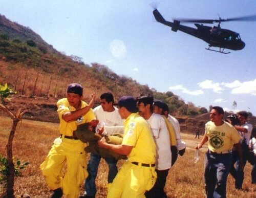 Francisco Campos describe cómo el fotoperiodismo transformó el dolor del terremoto de 2001 en una gesta solidaria para reconstruir comunidades en El Salvador. Foto: Francisco Campos.