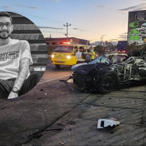 Daniel Oswaldo Ponce de 24 años falleció tras ser impactado por un microbús fúnebre que invadió el carril en el km 26 de la carretera a Quezaltepeque. Comandos de Salvamento atendió la emergencia. Foto: Comandos de Salvamento.