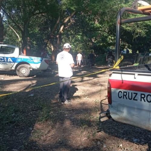 Una menor de 7 años falleció por ahogamiento en un río de Mercedes Umaña, Usulután. Sus padres fueron detenidos por homicidio culposo mientras se investiga el caso. Foto: Cruz Roja.