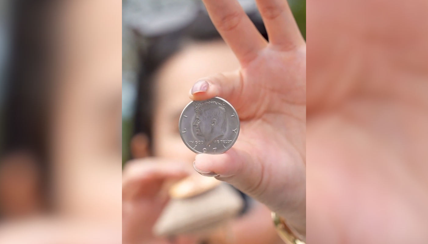 El BCR aclara que la moneda de 50 centavos, conocida como de "dos coras", tiene curso legal y es válida en El Salvador. Foto: @bcr_sv
