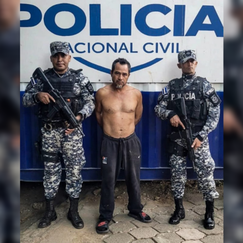 La PNC detuvo en Santa Ana a Luis Alonso Salazar Molina, alias "Araña", un pandillero de la MS13 con antecedentes criminales y deportado de EE. UU. en 2006. Foto: @PNCSV.