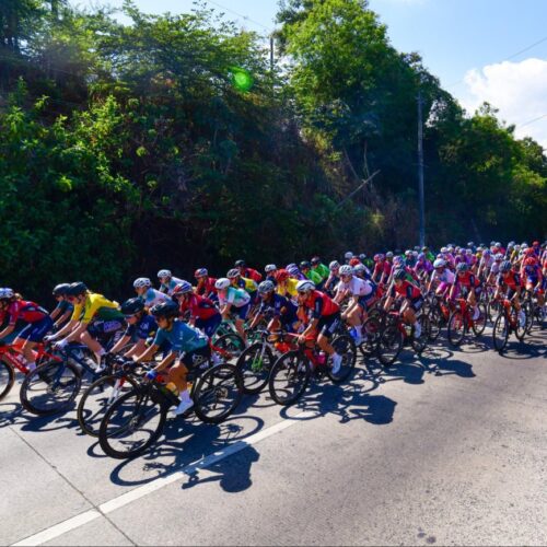 El Gobierno del Presidente Nayib Bukele prepara el inicio del Tour 2026 este viernes en el Centro Histórico con 120 atletas de 12 países y show de Mike Bahía. Foto: @ObrasPublicasSV.