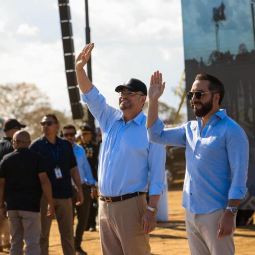 Los presidentes Nayib Bukele y Rodrigo Chaves oficializaron el inicio del CACCO, un centro penal de alta seguridad en San Rafael de Alajuela. Foto: Presidencia El Salvador.