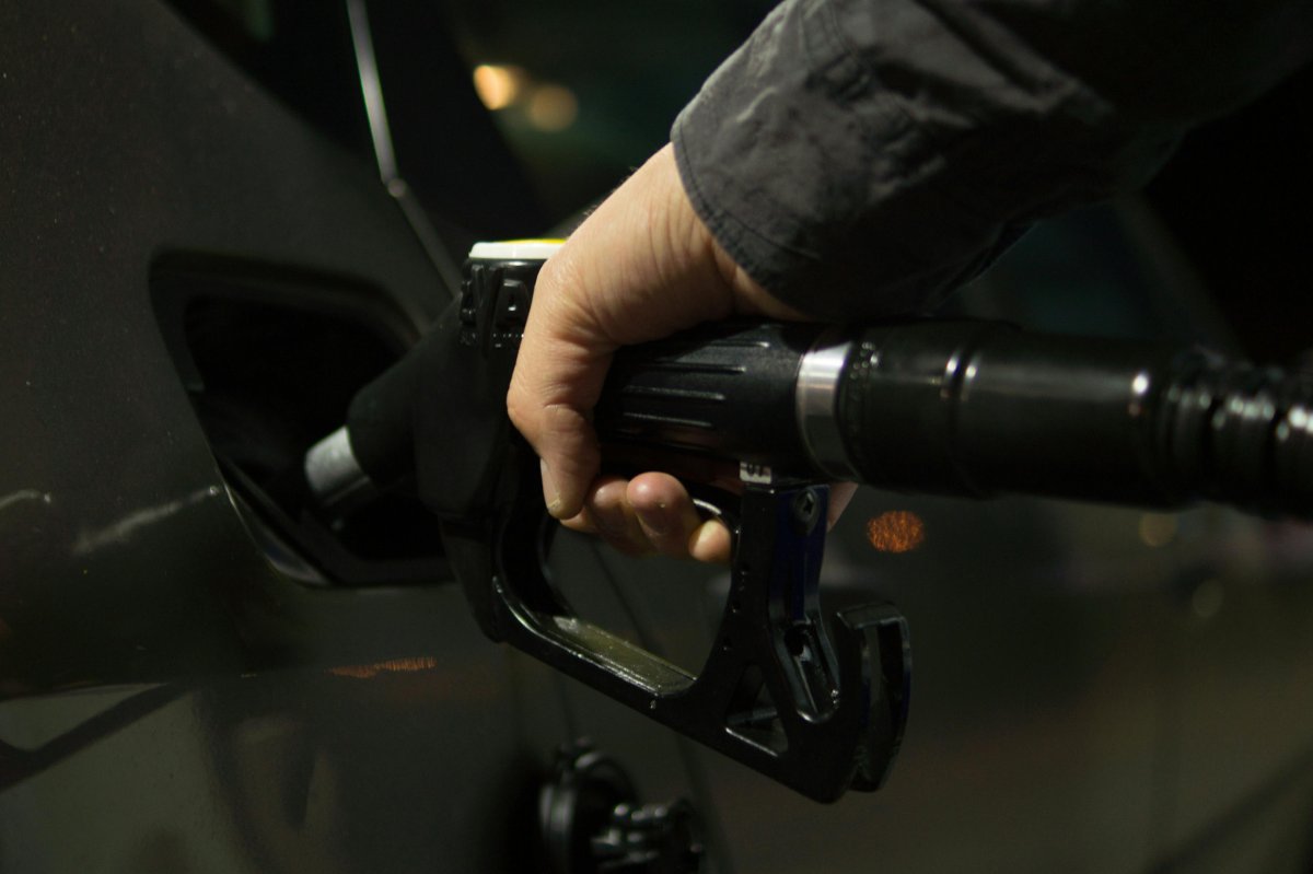Los precios de los combustibles El Salvador inician 2026 con alzas; la gasolina superior supera los $3.87, mientras el diésel sigue siendo la opción más económica. Foto: Pexels / ClickerHappy.