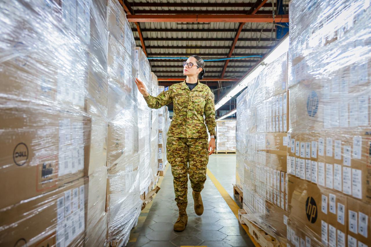 El Ministerio de Educación invertirá $880 millones en tecnología y uniformes para 1.64 millones de estudiantes en el regreso a clases 2026. Foto: Cortesía.