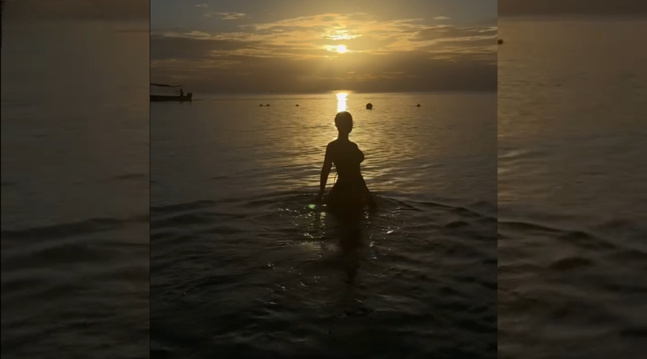 Hasbun enciende la polémica con un video artístico al atardecer que desafía la censura. ¿Libertad de expresión o puro escándalo en la costa salvadoreña? Foto: @adhasbun.