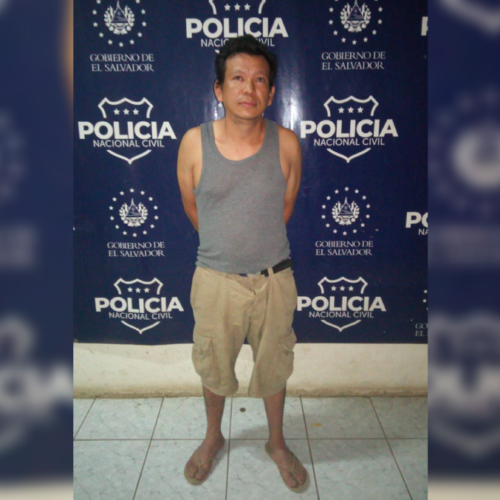 La PNC capturó a Edmin Ociel Velásquez Guevara tras rociar con gasolina e incendiar a un joven de 17 años en San Miguel Centro. Foto @PNCSV.