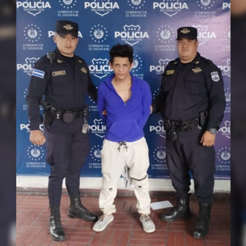 La PNC arrestó a Cristian Giovanni Dueñas Reyes, de 31 años, luego de que circulara un video donde presumía pertenecer a la estructura MS-13. Foto: @PNCSV.