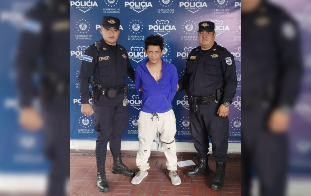 La PNC arrestó a Cristian Giovanni Dueñas Reyes, de 31 años, luego de que circulara un video donde presumía pertenecer a la estructura MS-13. Foto: @PNCSV.