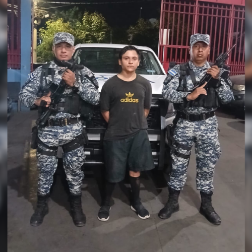 Alejandro Díaz, de 20 años fue capturado tras cometer un homicidio con arma blanca en Apopa; pretendía quedarse con la vivienda de la víctima.