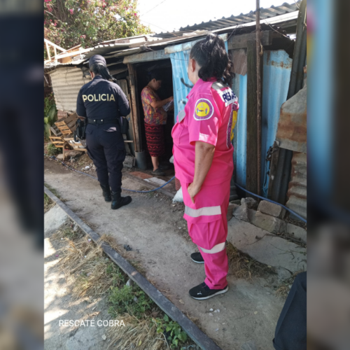 Un bebé de tres días murió este domingo en una comunidad cerca del Mercado La Tiendona, en San Salvador. Autoridades investigan una posible muerte súbita. Foto: @PNCSV.