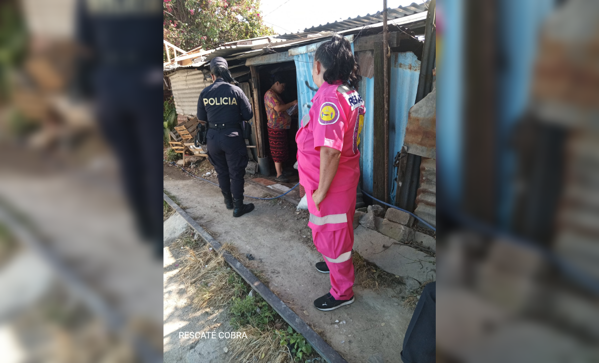 Un bebé de tres días murió este domingo en una comunidad cerca del Mercado La Tiendona, en San Salvador. Autoridades investigan una posible muerte súbita. Foto: @PNCSV.