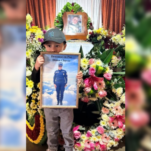 El pequeño Jadiel André despidió a su madre, la agente Diana Chávez, víctima de una brutal ola de ataques de pandillas contra la policía en Guatemala. Foto: Cortesía.