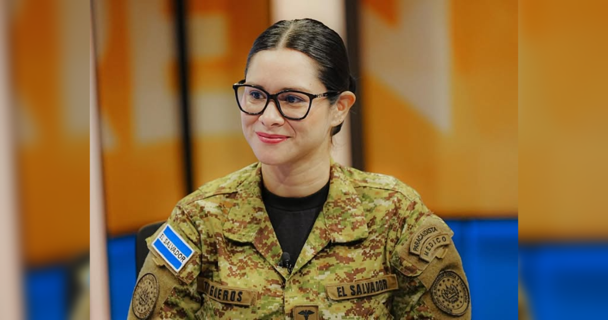 La ministra Karla Trigueros confirmó una alta recepción de estudiantes retornados que recibirán tablets y computadoras este año en el sistema público. Foto: SecPrensaSV.