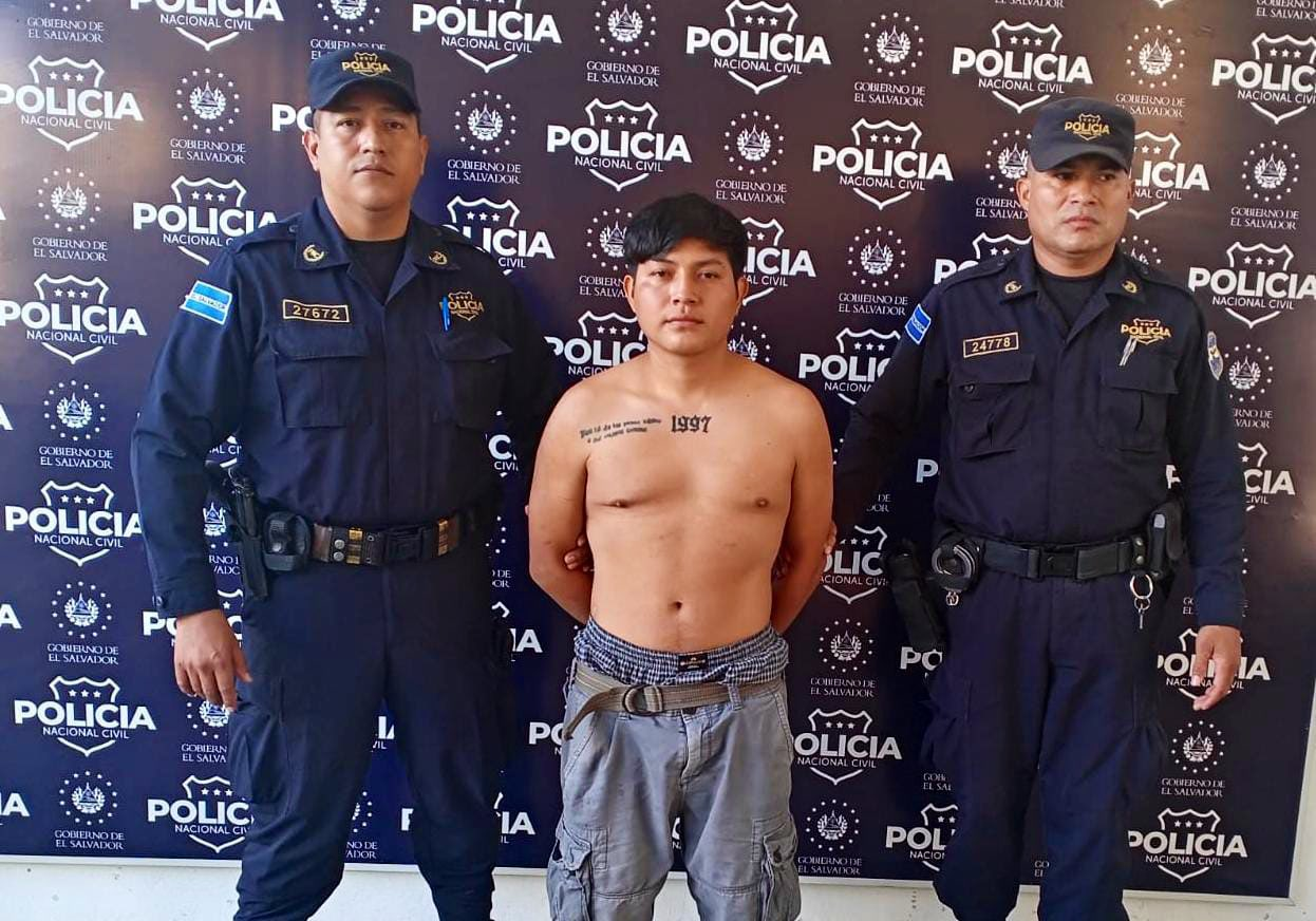 Héctor Rosales Ramírez fue detenido en la colonia Vista al Lago tras dar positivo a 275° de alcohol en la prueba de alcotest y causar un accidente. Foto: @PNCSV.
