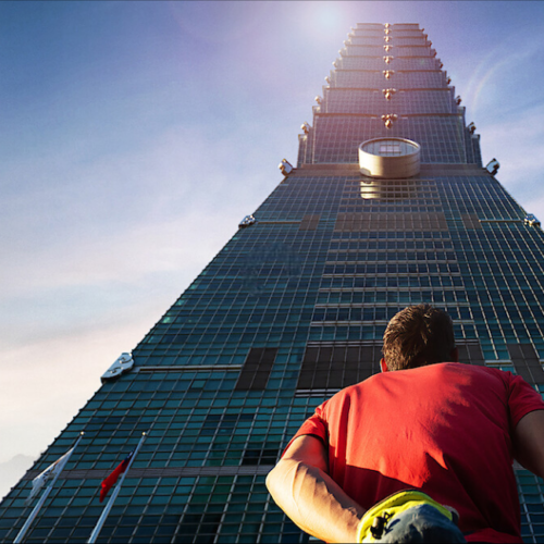 El reconocido escalador Alex Honnold desafiará la muerte al subir el icónico rascacielos de 508 metros en Taiwán sin cuerdas ni protección, en transmisión en vivo por Netflix. Foto: Netflix.