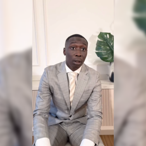 Khaby Lame, el tiktoker más seguido del mundo, vendió su empresa por $900 millones pero mantiene el control creativo y el 49% de la marca. Foto: @khaby00