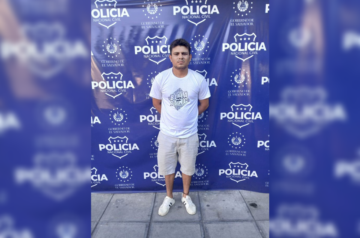 Hernán Castillo Campos, de 22 años, fue arrestado por la PNC tras agredir a otro hombre con un envase de vidrio en la urbanización Valle del Sol, Apopa. Foto: @PNCSV.