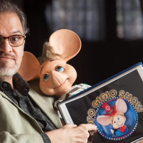 El mundo del espectáculo lamenta la muerte de Gabriel Garzón, la voz de Topo Gigio. El actor, hospitalizado, deja un legado imborrable en el doblaje. Foto: Cortesía.