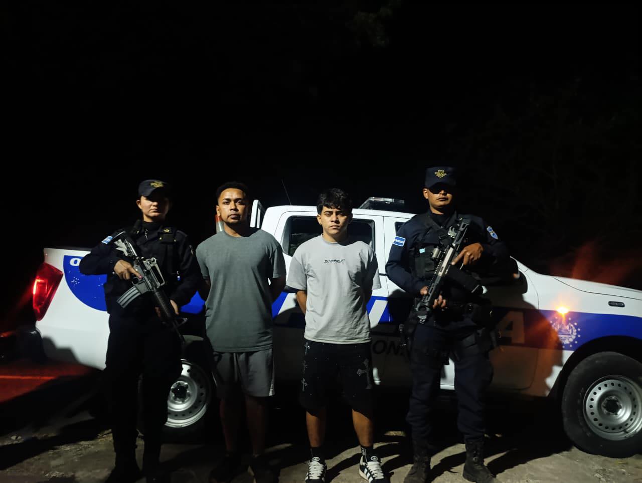 La PNC detuvo en Apastepeque a los responsables de un asesinato ocurrido en San Vicente; el móvil del crimen fue un conflicto pasional. Foto: PNCSV.