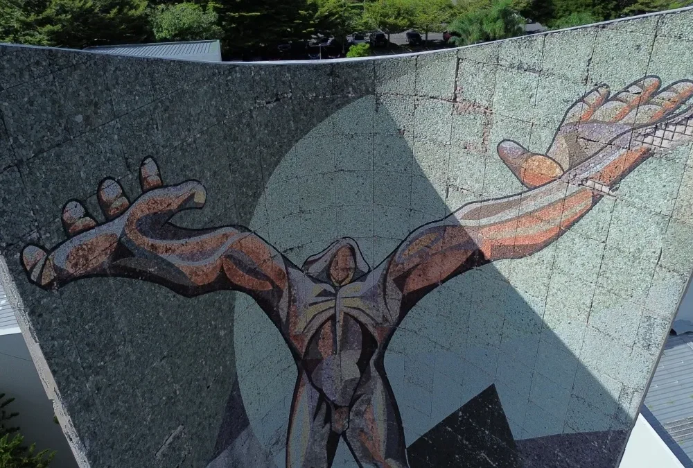 A 70 años de su inauguración, el Monumento a la Revolución presenta daños estructurales y desprendimientos que ponen en riesgo su legado artístico e histórico. Foto LPG: Dennis Argueta