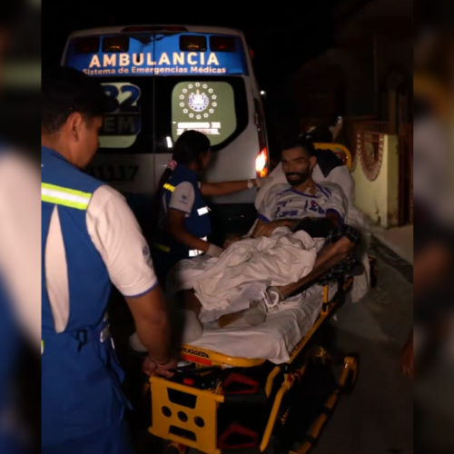 Pese a los altos riesgos médicos, Julio César Rivera regresó a El Salvador tras 20 años para recibir cuidados paliativos junto a su familia. El presidente Nayib Bukele confirmó el exitoso traslado. Foto: @nayibbukele