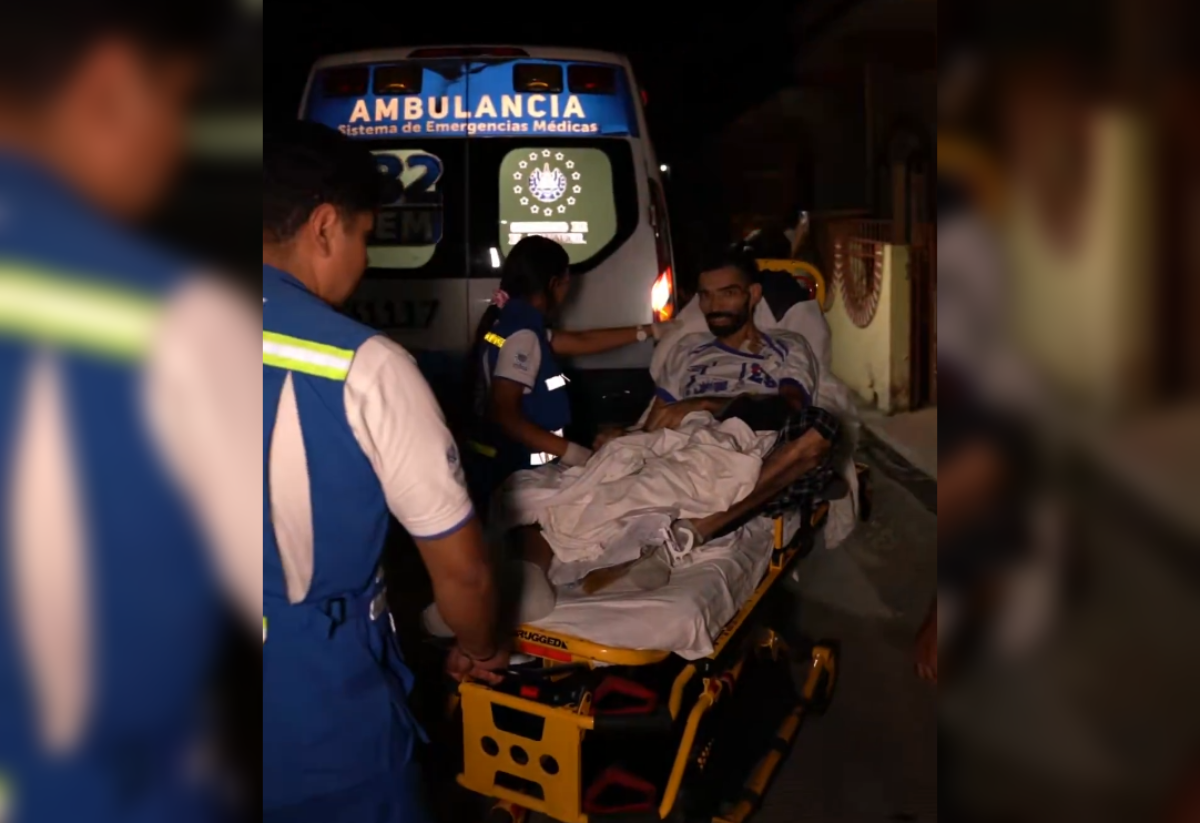 Pese a los altos riesgos médicos, Julio César Rivera regresó a El Salvador tras 20 años para recibir cuidados paliativos junto a su familia. El presidente Nayib Bukele confirmó el exitoso traslado. Foto: @nayibbukele