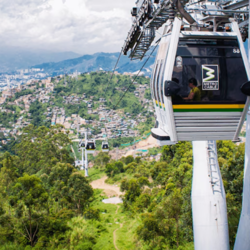 El nuevo sistema de Metrocable promete reducir trayectos de una hora a solo 15 minutos, transformando la movilidad en San Salvador con tecnología sostenible y conexión estratégica. Foto: Cortesía.