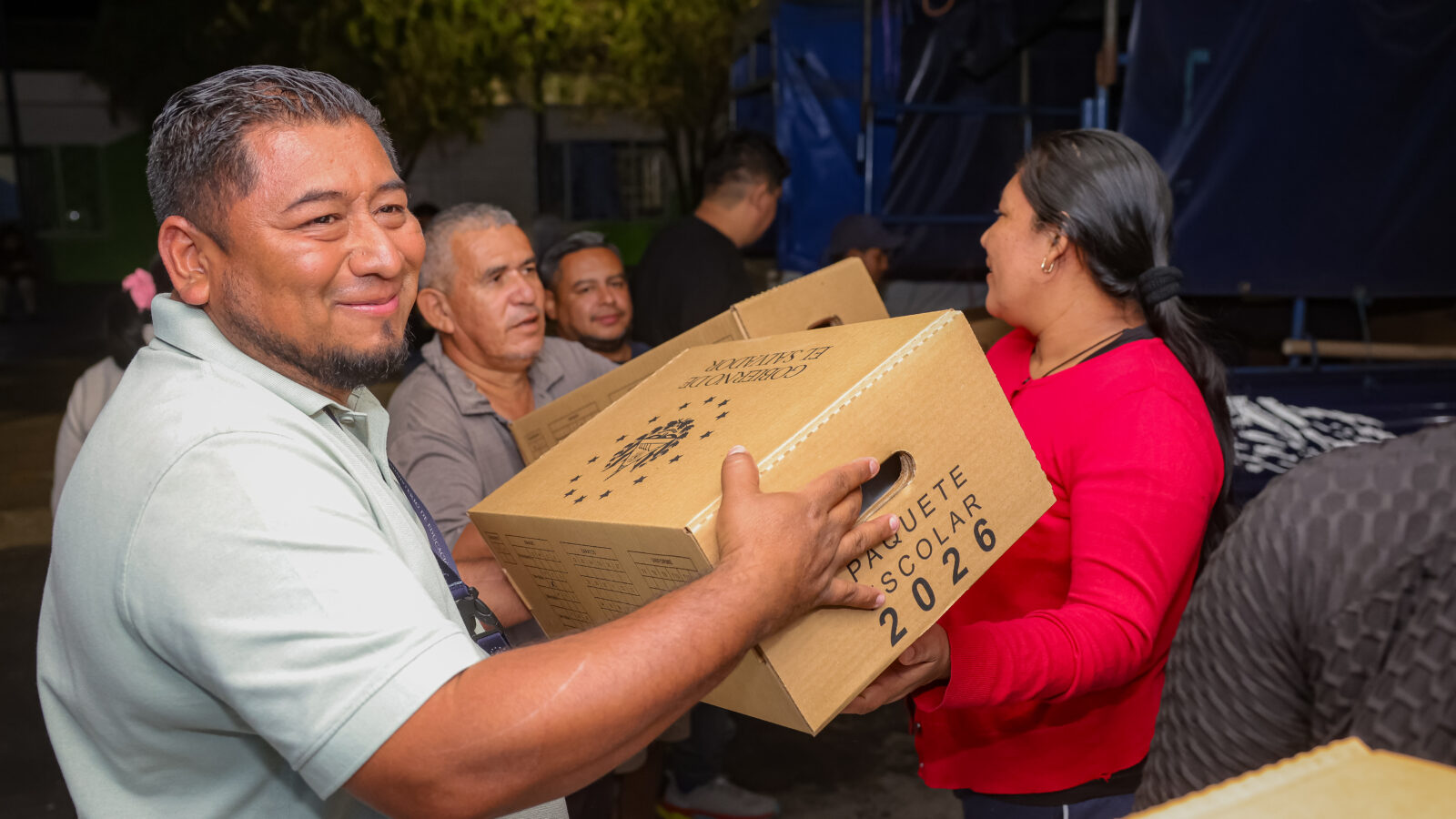Más de 1.2 millones de estudiantes reciben paquetes escolares gratuitos como parte del compromiso del Gobierno para el inicio del año lectivo 2026. Foto: Secretaría de Prensa.