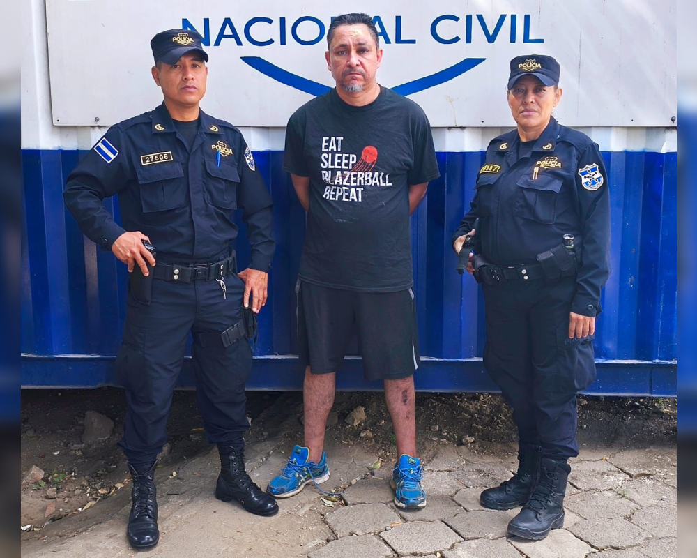 La Policía Nacional Civil (PNC) capturó a José Omar German Mezquita en San Sebastián Salitrillo tras atacar con un cuchillo a dos hombres. Una de las víctimas se encuentra en estado grave. Foto: PNCSV.