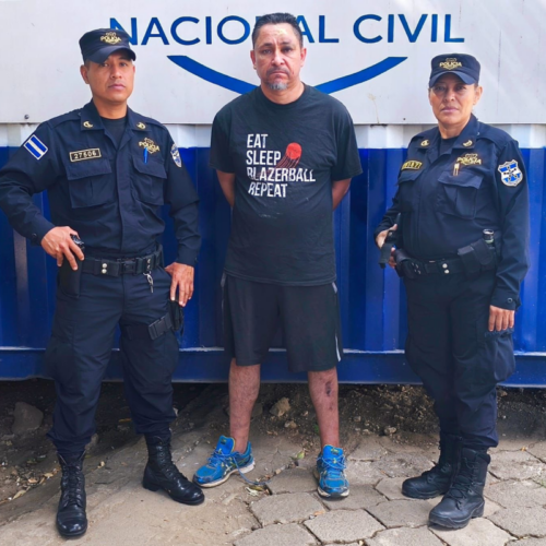 La Policía Nacional Civil (PNC) capturó a José Omar German Mezquita en San Sebastián Salitrillo tras atacar con un cuchillo a dos hombres. Una de las víctimas se encuentra en estado grave. Foto: PNCSV.