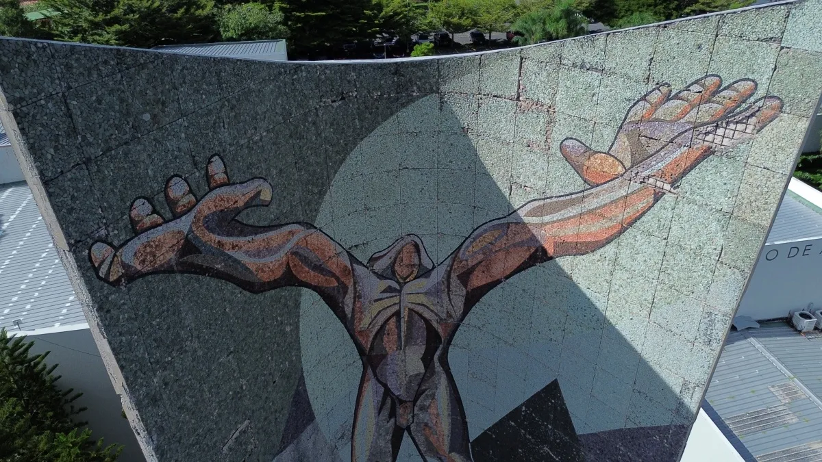 A 70 años de su inauguración, el Monumento a la Revolución presenta daños estructurales y desprendimientos que ponen en riesgo su legado artístico e histórico. Foto LPG: Dennis Argueta