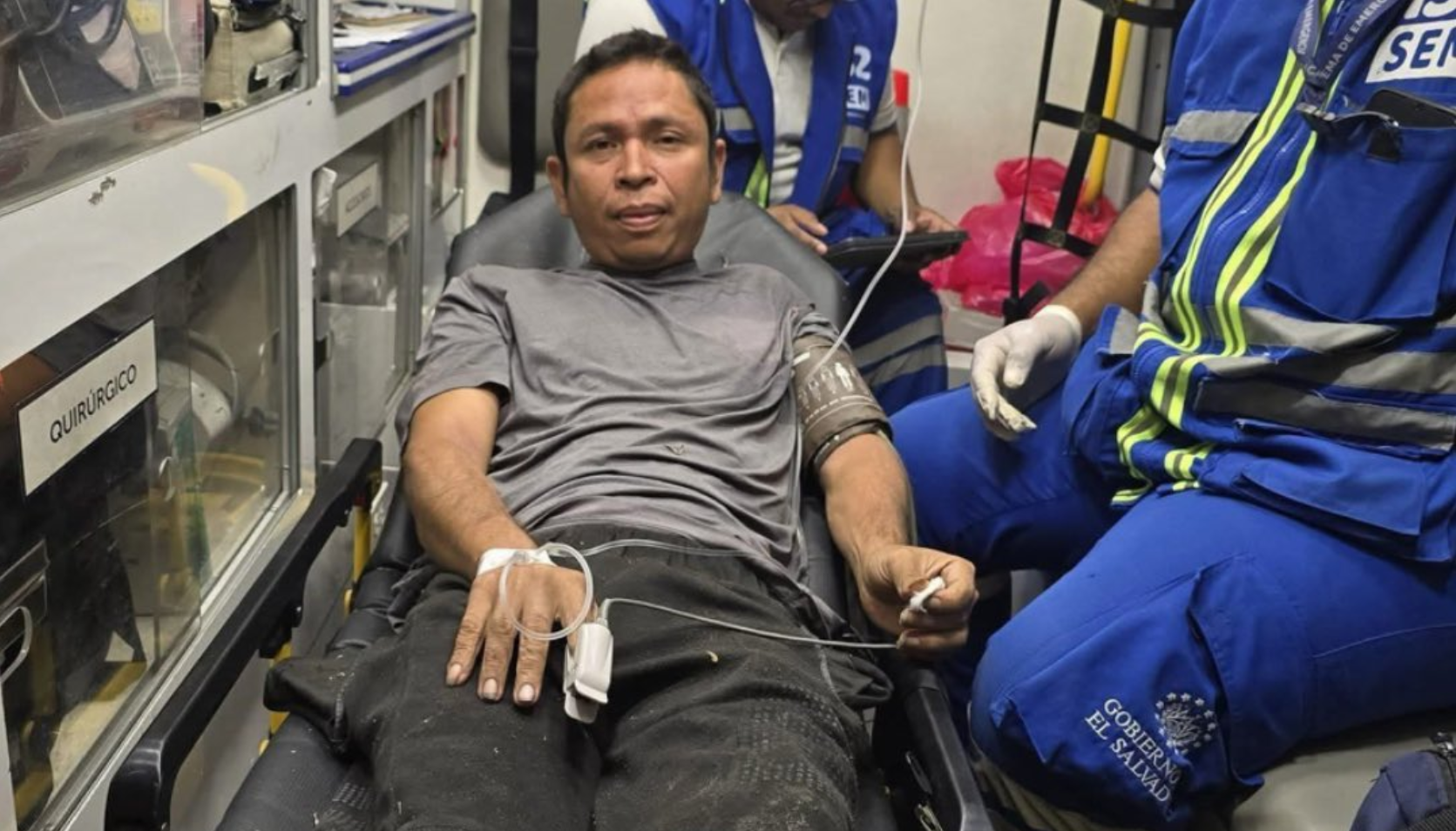 #ComandosDeSalvamento rescata a Eduardo Alonso, quien cayó a un barranco en la colonia Harrison tras ingerir alcohol y sobrevivió 4 días. Operativo de rescate vertical logró extraerlo con vida. Foto: Comandos de Salvamento.