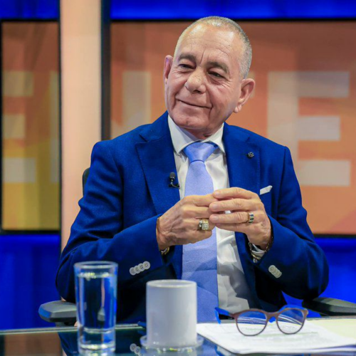 El alcalde de La Paz Oeste, Salvador Menéndez, confirmó que no buscará la reelección en 2027 para dedicarse a su familia tras 12 años de gestión. Su legado incluye proyectos de infraestructura y salud. Foto: La Diáspora 503.