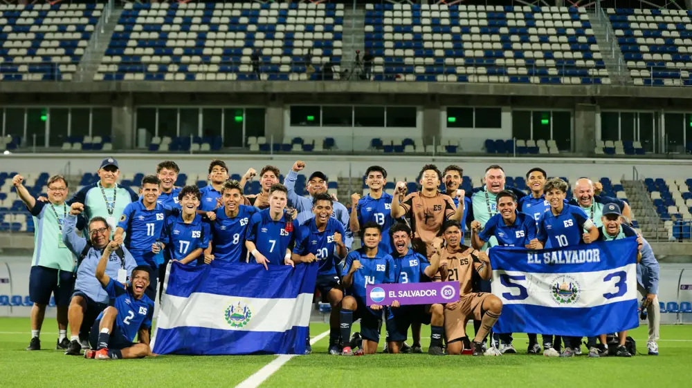 La selección Sub-20 de El Salvador, conocida como La Azulita, aseguró su lugar en el Premundial tras una destacada fase eliminatoria. El equipo busca ahora un boleto al Mundial Sub-20. Foto: Concacaf.